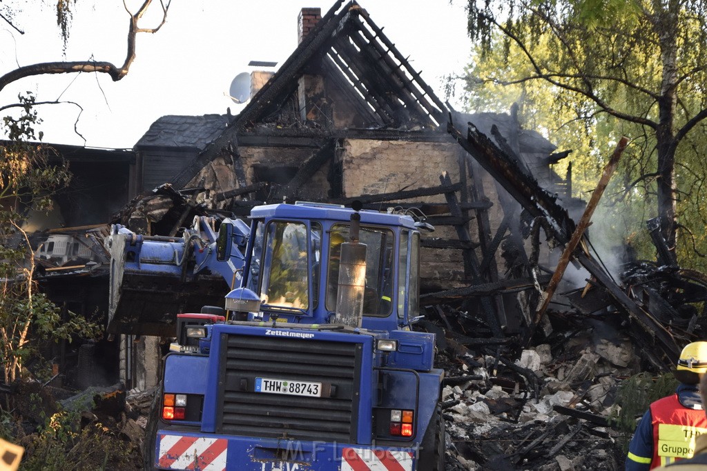 Grossfeuer Einfamilienhaus Siegburg Muehlengrabenstr P1040.JPG - Miklos Laubert